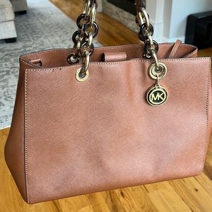 Michael Kors”Cynthia” medium tan handbag